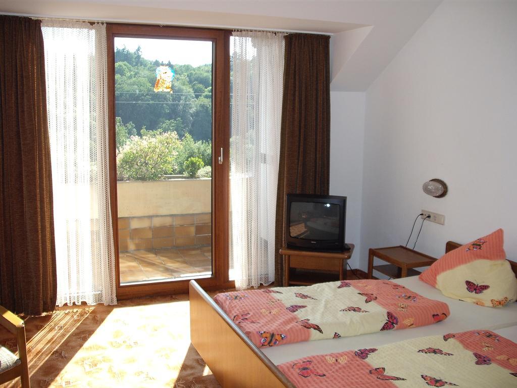 Hotel Weinhaus Liesertal Maring-Noviand Room photo